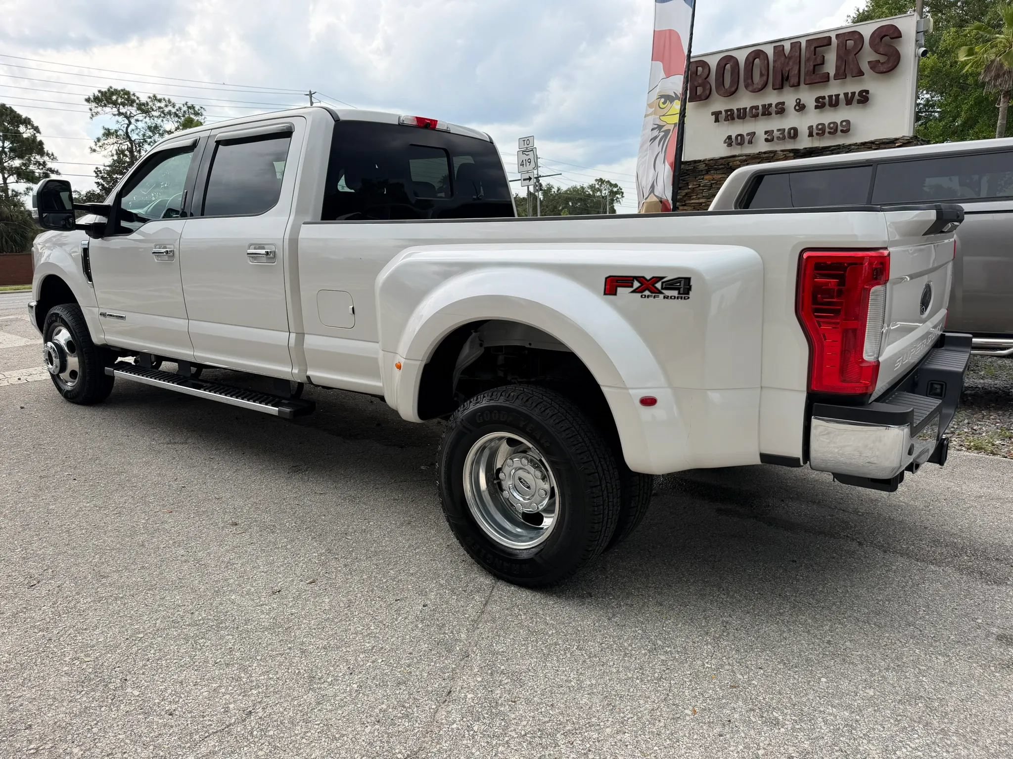 Used 2017 Ford F350 Lariat w/ Tow Technology Bundle AWD/4WD image 4