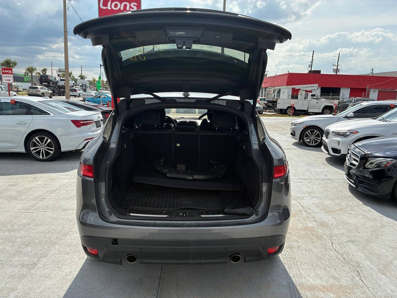 Used 2019 Jaguar F-PACE R-Sport AWD/4WD image 8