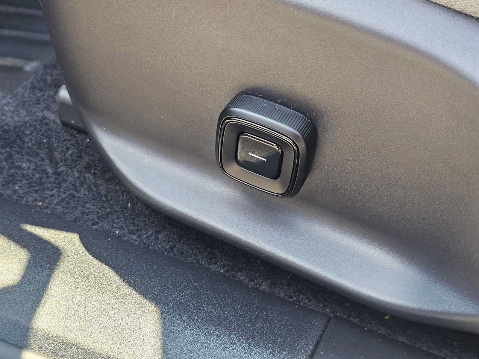 Certified 2025 Volvo EX30 Ultra AWD/4WD image 25