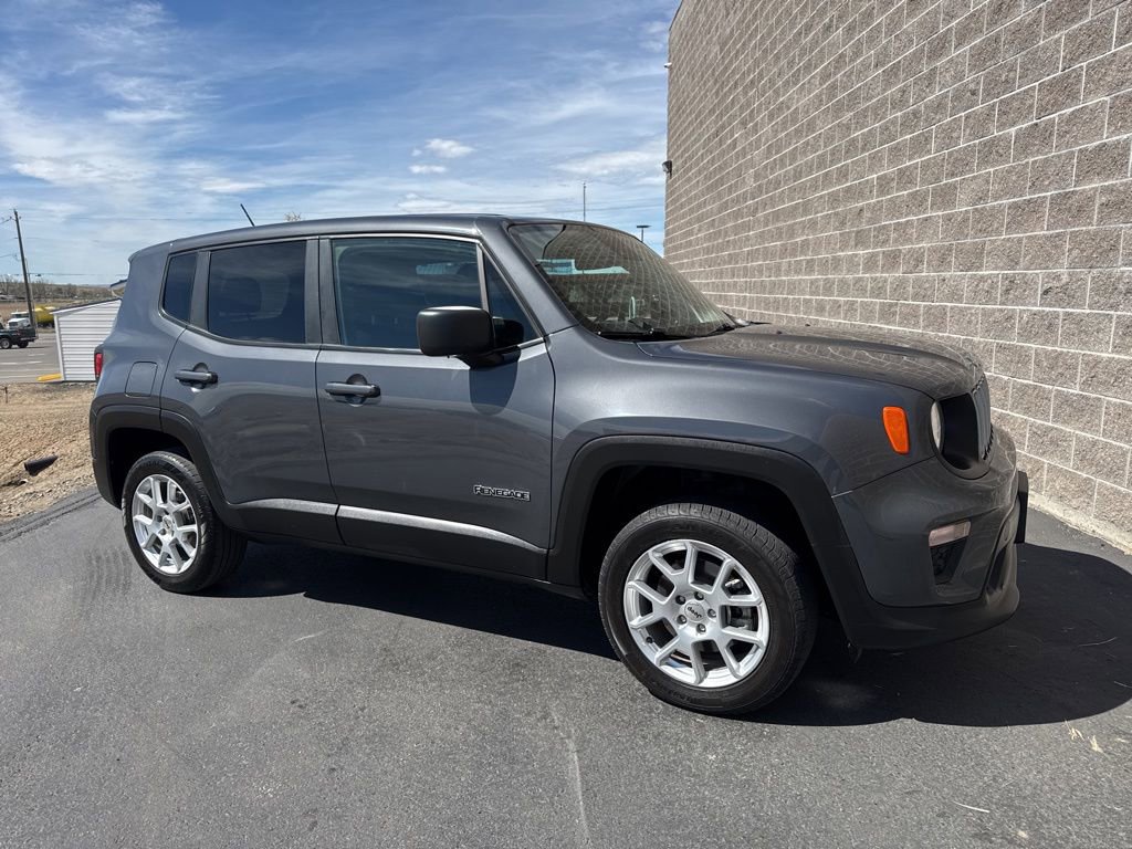 Used 2023 Jeep Renegade Latitude image 1