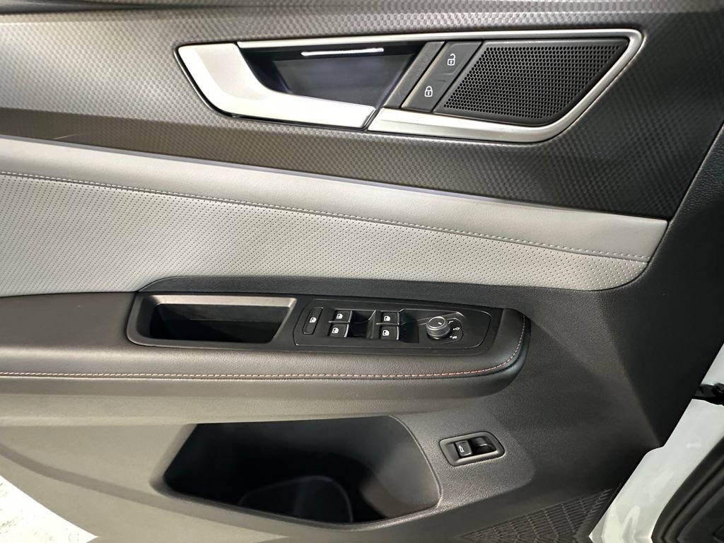 Used 2025 Volkswagen Atlas Peak Edition SE image 11