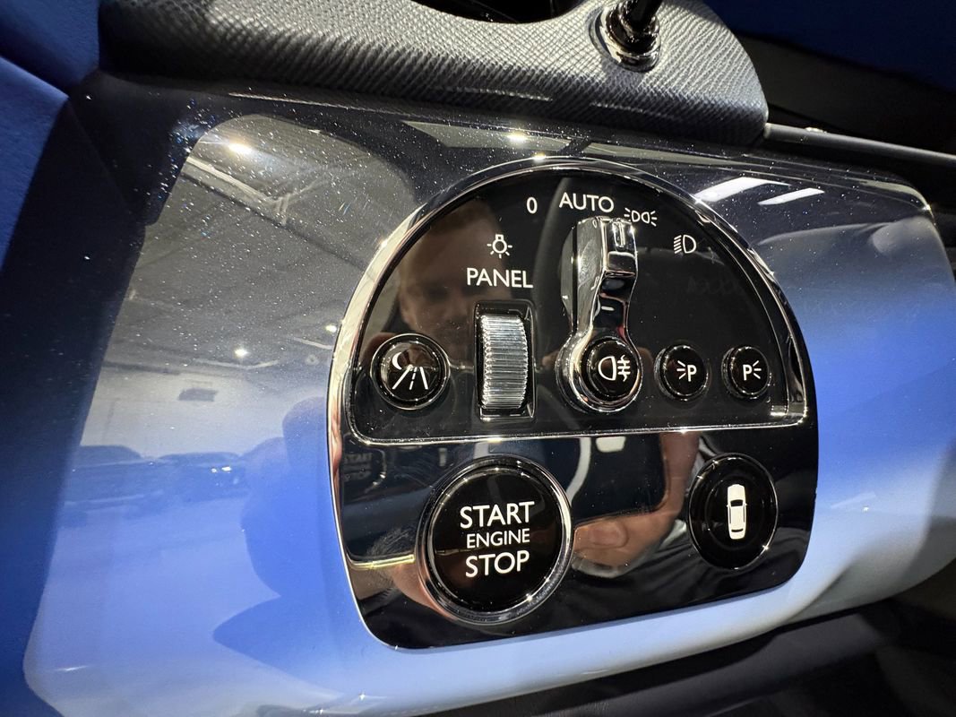 Used 2024 Rolls-Royce Cullinan Black Badge w/ Leather Finishing Pack image 30