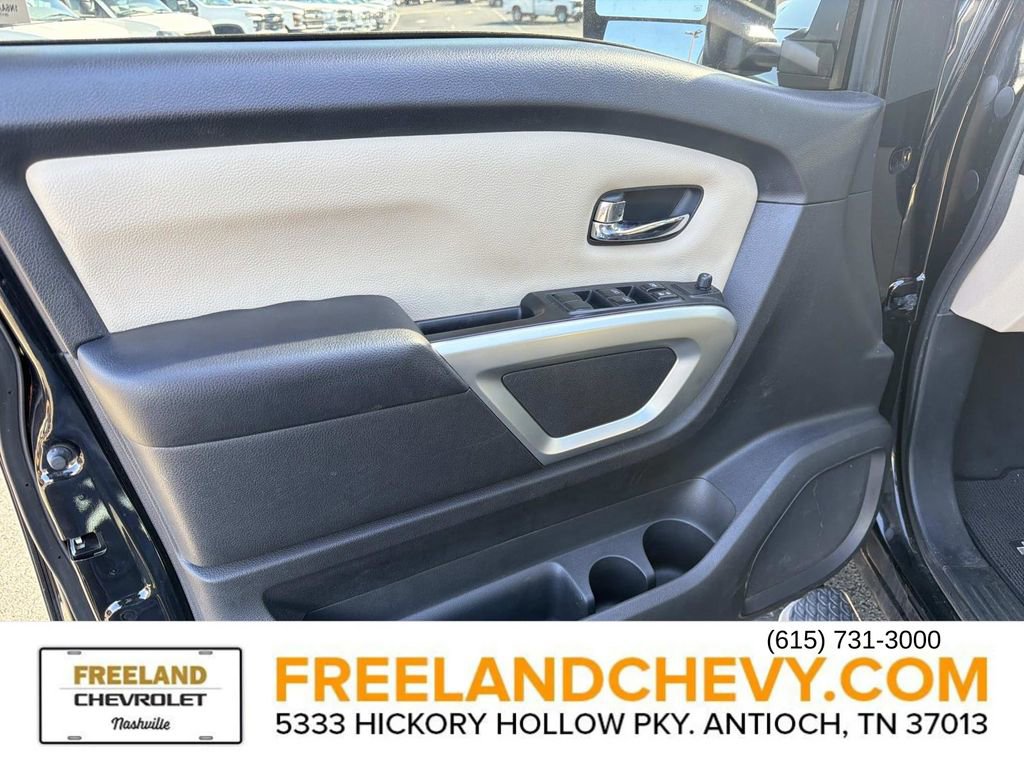Used 2017 Nissan Titan SV image 27