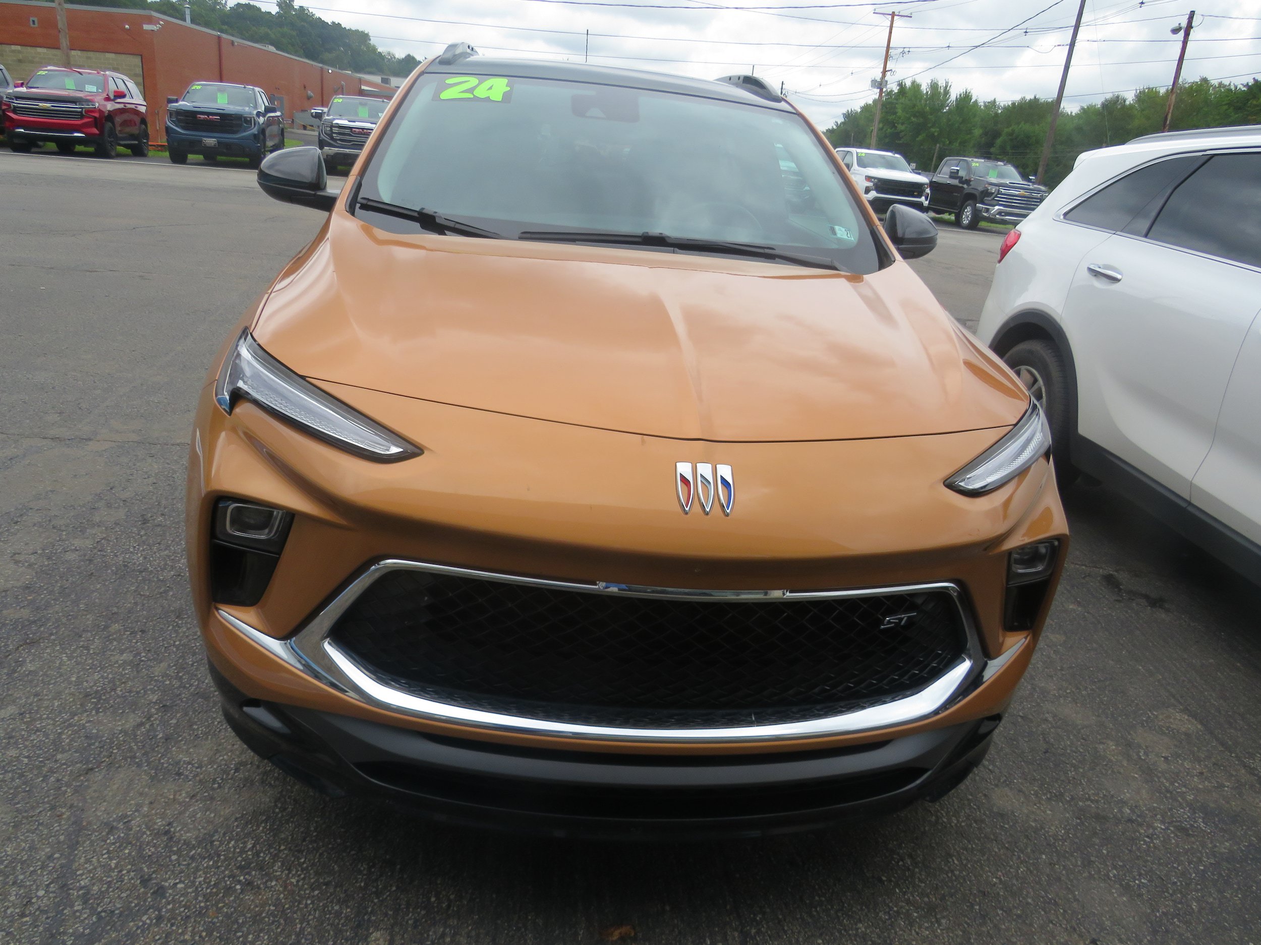 Used 2024 Buick Encore GX Sport Touring w/ Comfort Package AWD/4WD image 2