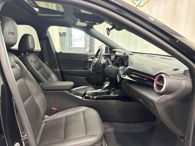 Used 2024 Chevrolet Trax RS w/ Sunroof Package FWD image 29