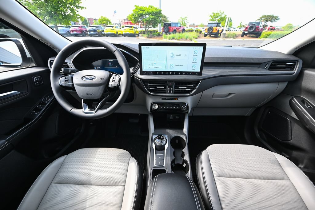Used 2024 Ford Escape Platinum w/ Class II Trailer Tow Package AWD/4WD image 30