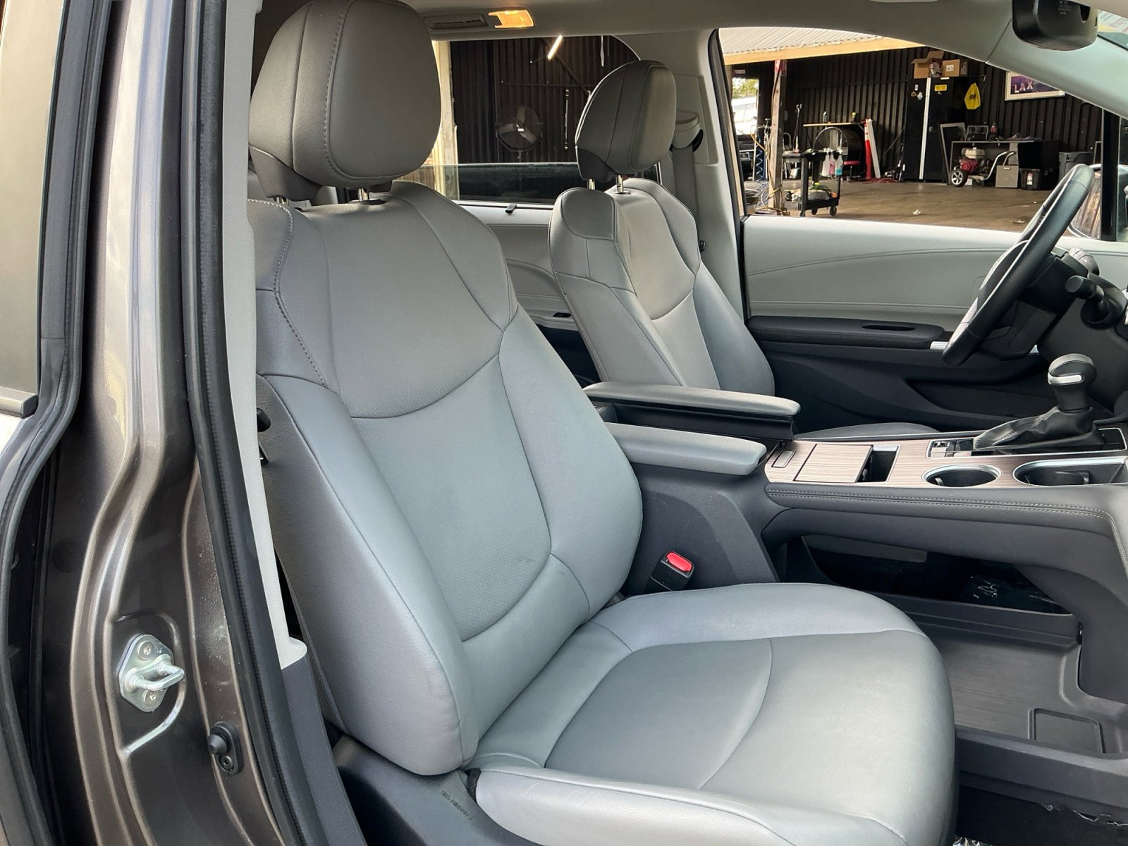 Used 2024 Toyota Sienna XLE FWD image 22