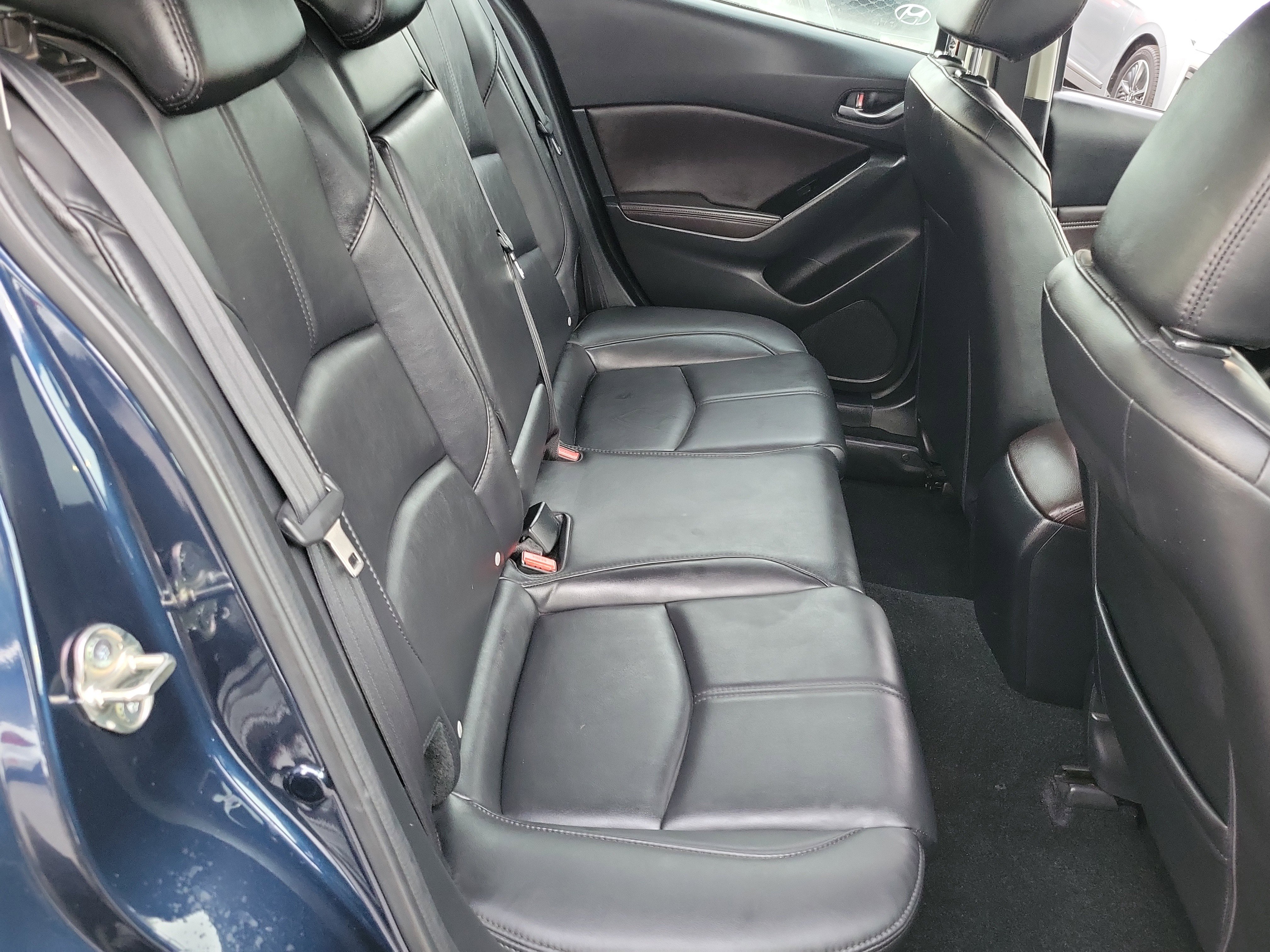 Used 2018 MAZDA MAZDA3 Touring image 23