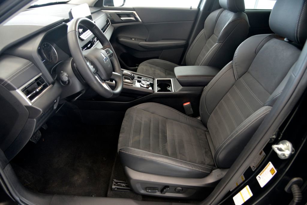 Used 2023 Mitsubishi Outlander SE image 15