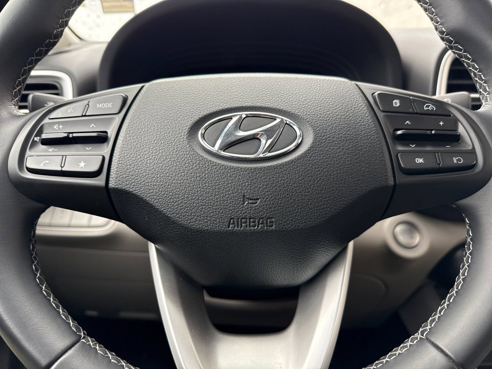 Certified 2024 Hyundai Venue SEL image 24