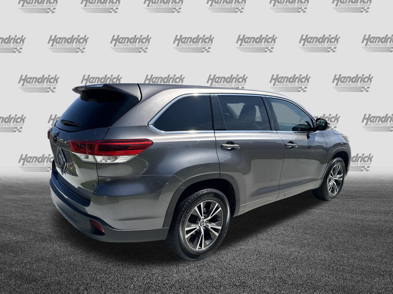 Used 2017 Toyota Highlander LE FWD image 10
