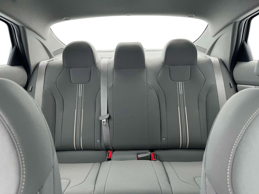 New 2025 Hyundai Elantra SEL image 16