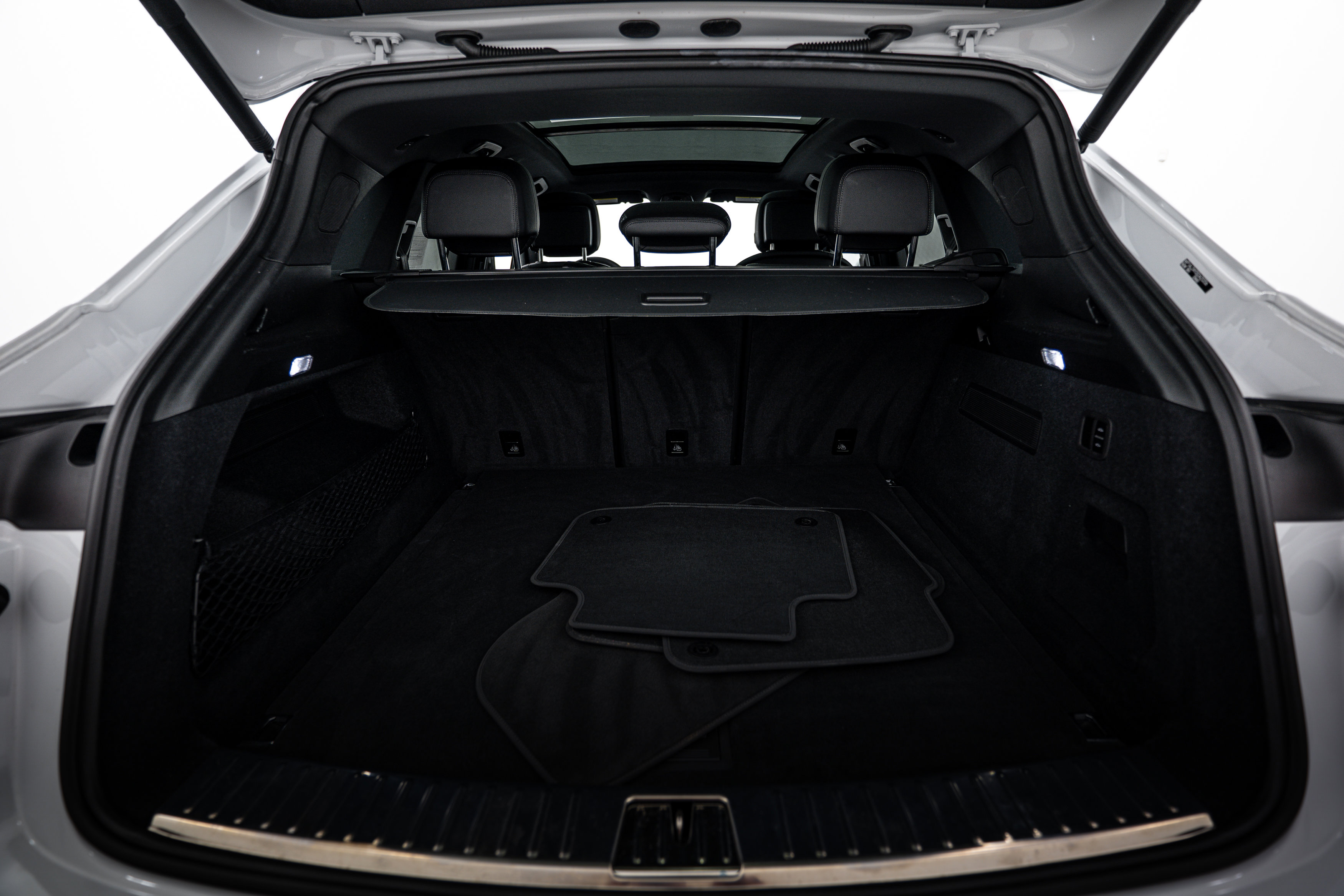 Certified 2025 Porsche Cayenne S image 24