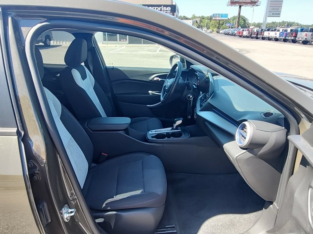 Used 2024 Chevrolet Trax LS FWD image 29