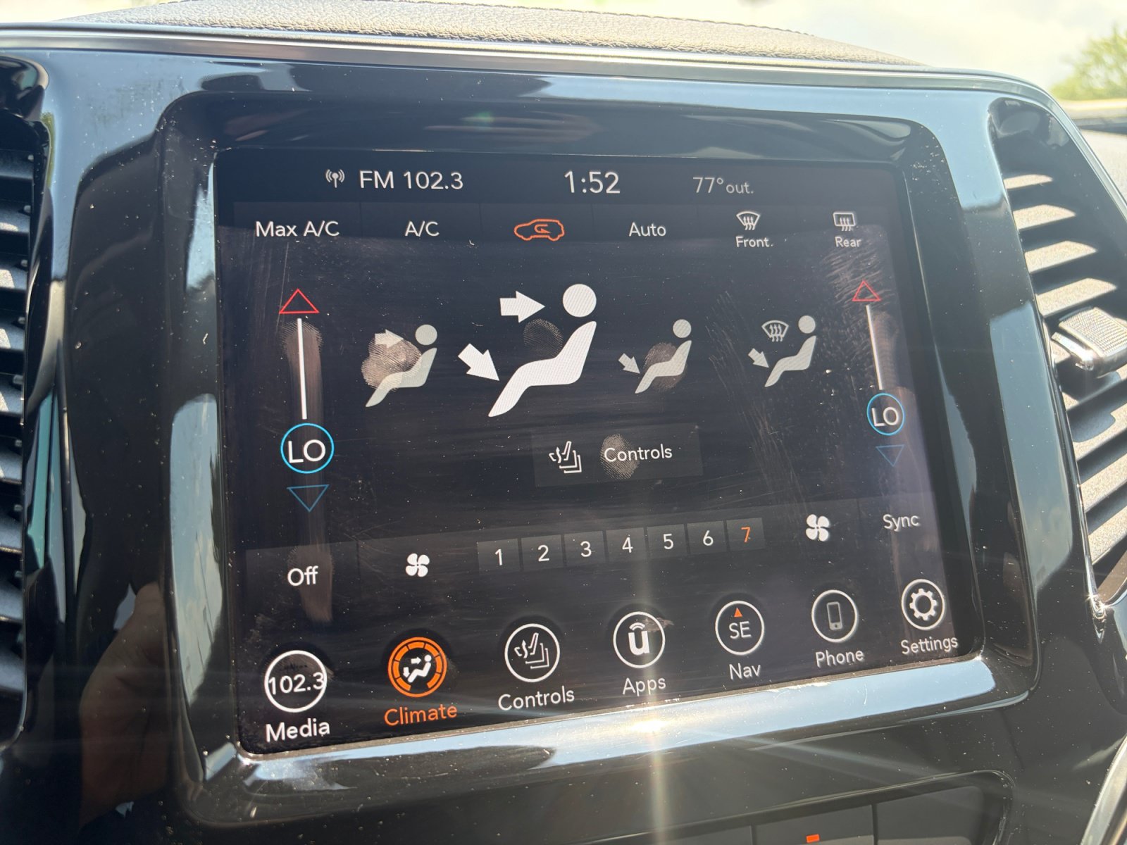 Used 2021 Jeep Cherokee Limited w/ Elite Package AWD/4WD image 24
