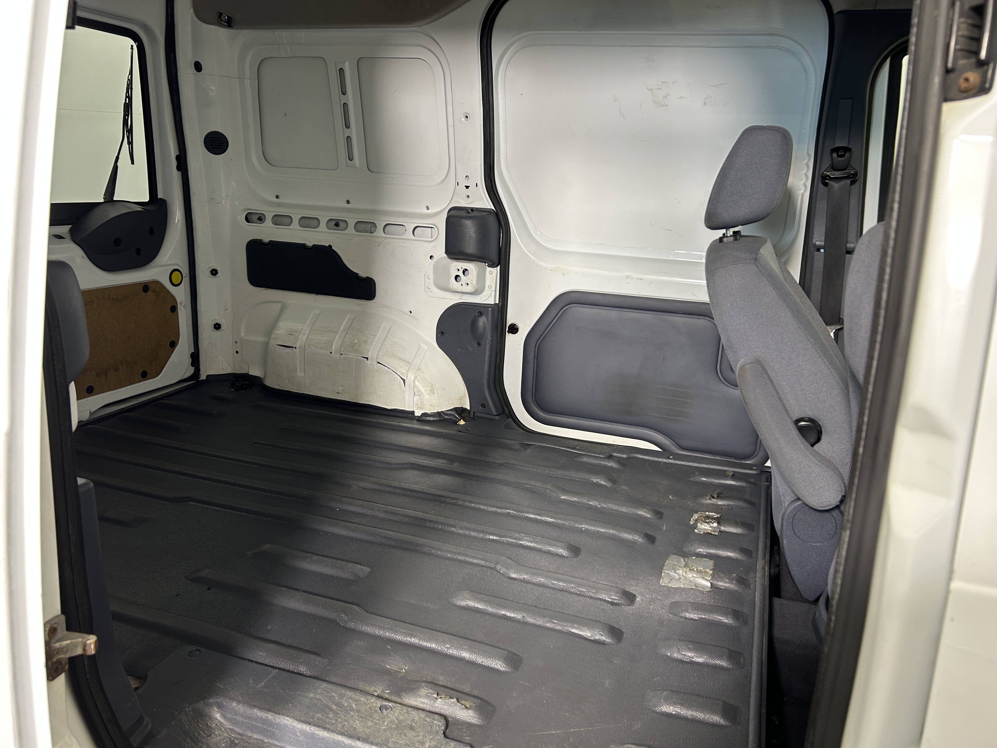 Used 2013 Ford Transit Connect XL FWD image 26