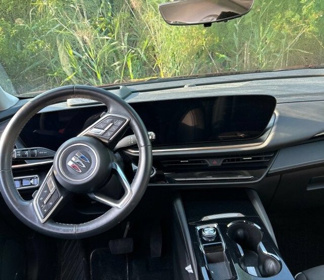 Used 2024 Buick Envision Avenir AWD/4WD image 3