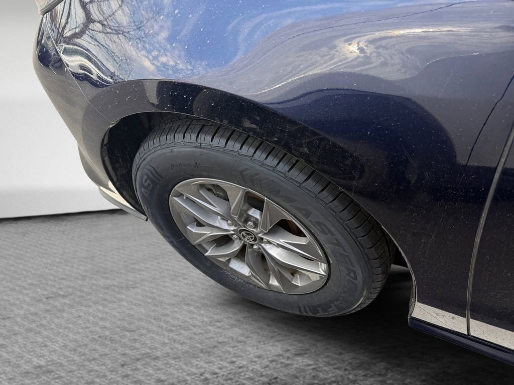 Used 2024 Toyota Sienna XLE image 2