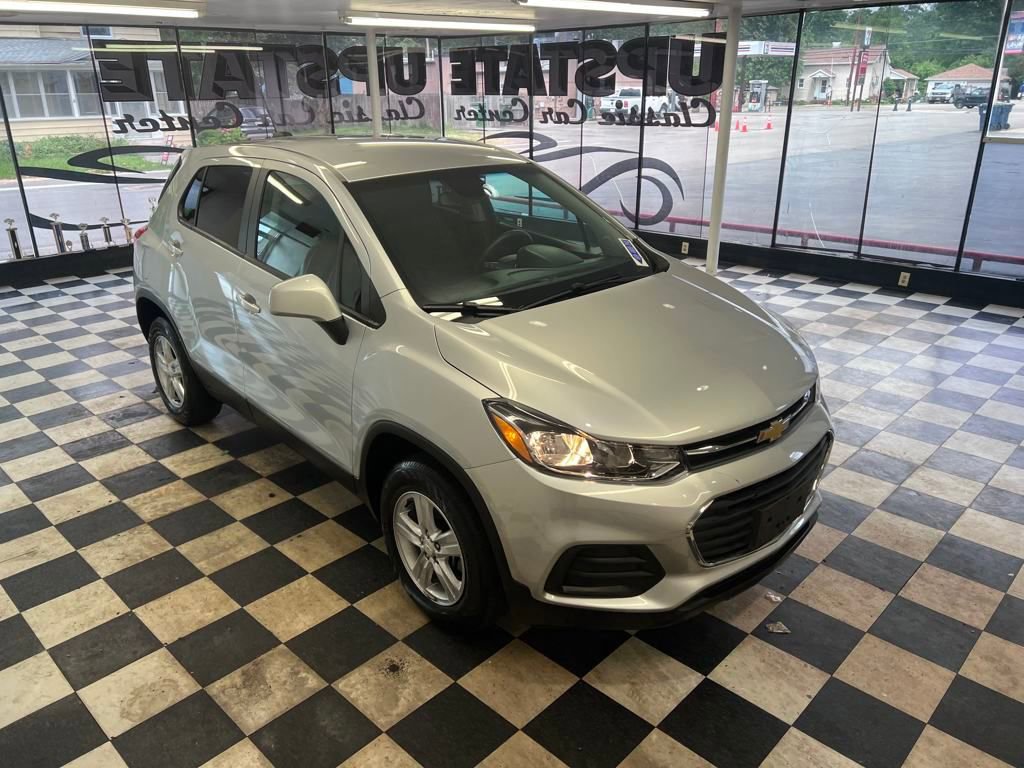 Used 2022 Chevrolet Trax LS w/ Tint and Cruise Package image 12
