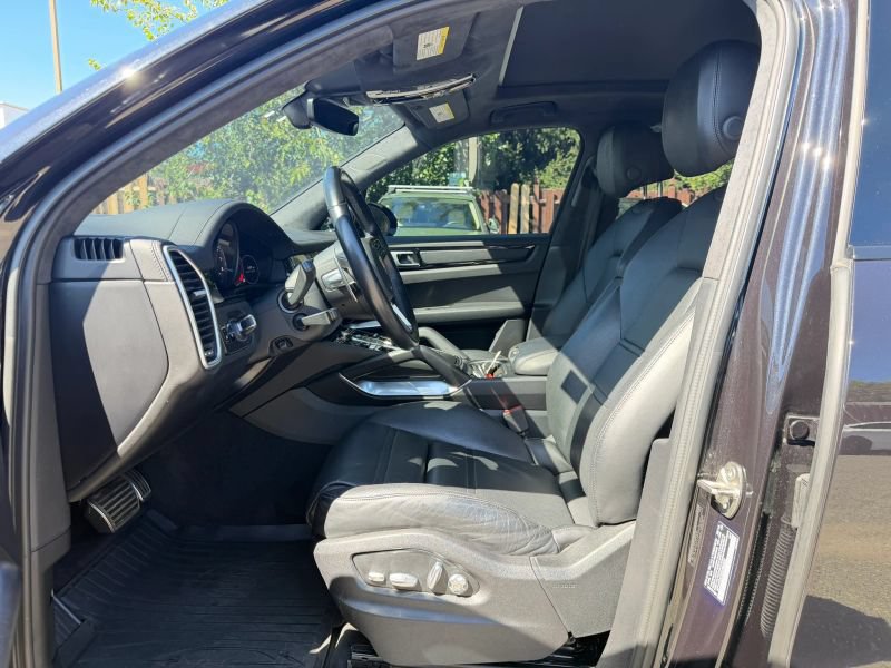 Used 2019 Porsche Cayenne Turbo AWD/4WD image 12