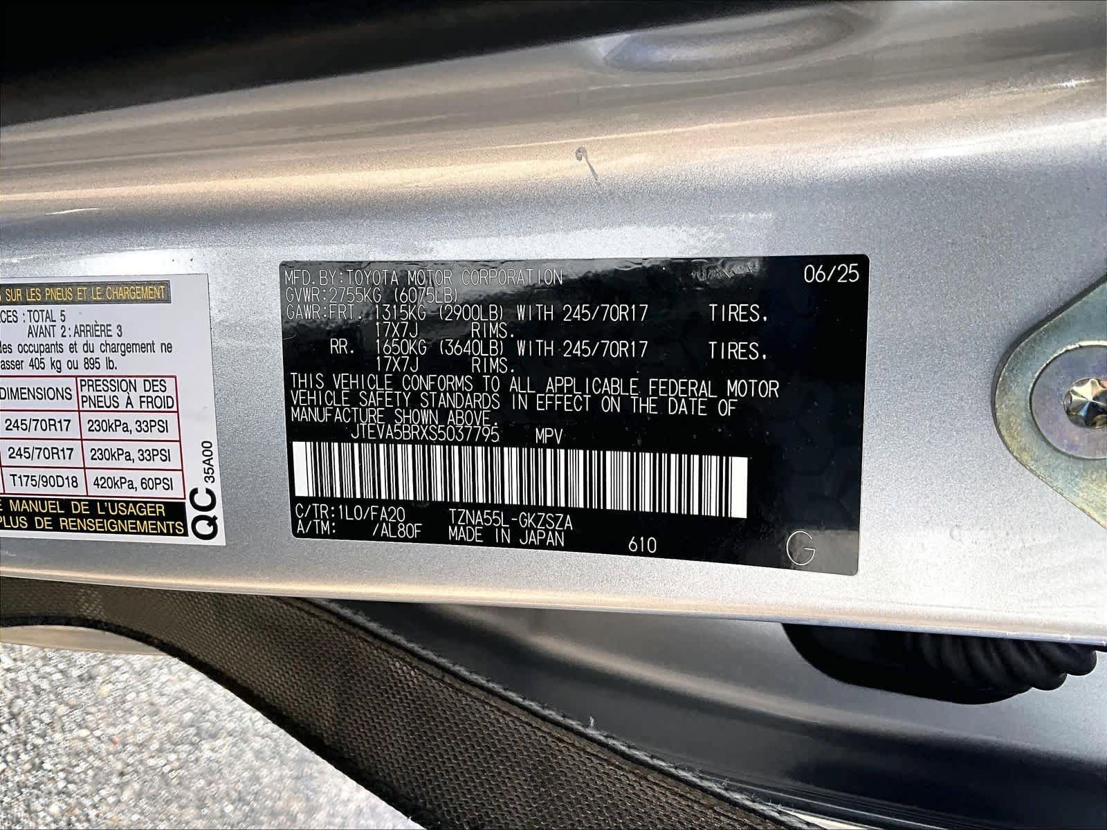 Used 2025 Toyota 4Runner SR5 AWD/4WD image 36