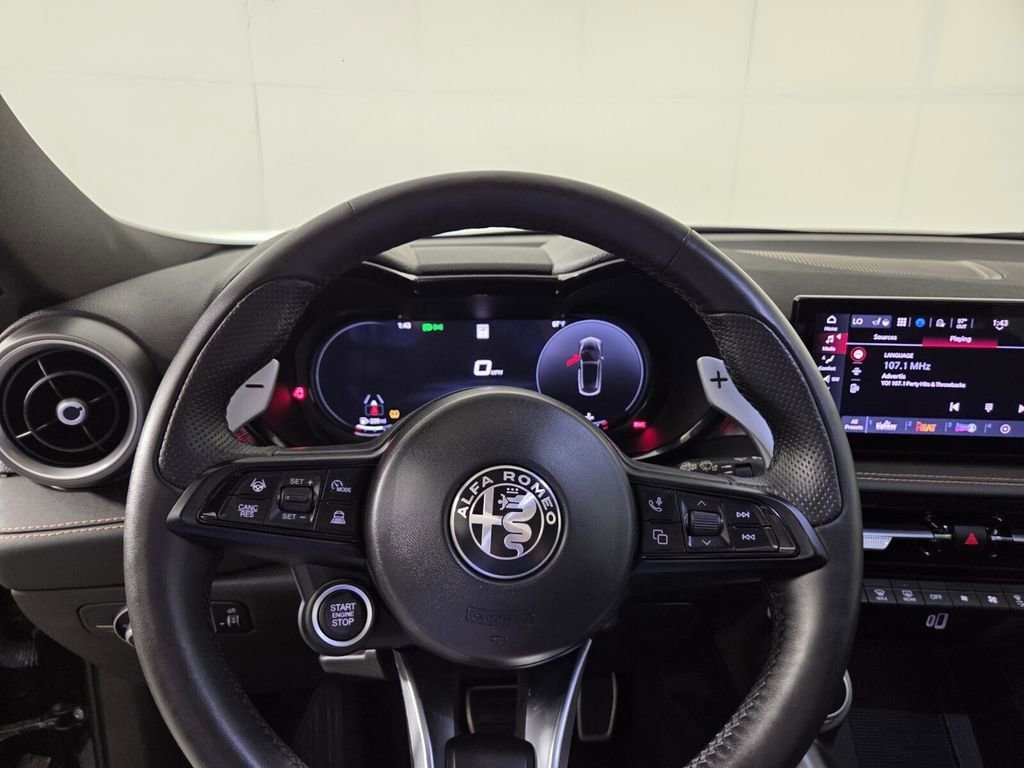 Used 2025 Alfa Romeo Tonale Veloce w/ Premium Package image 14