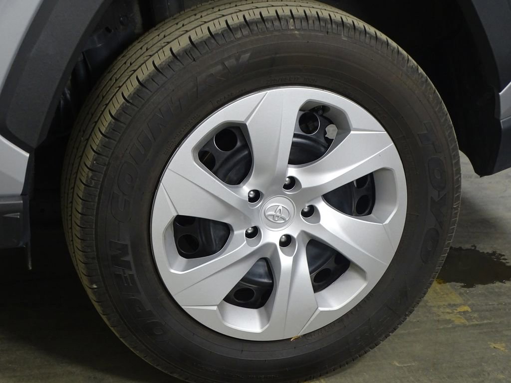 Used 2024 Toyota RAV4 LE image 34