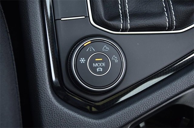 New 2025 Volkswagen Taos SE image 17