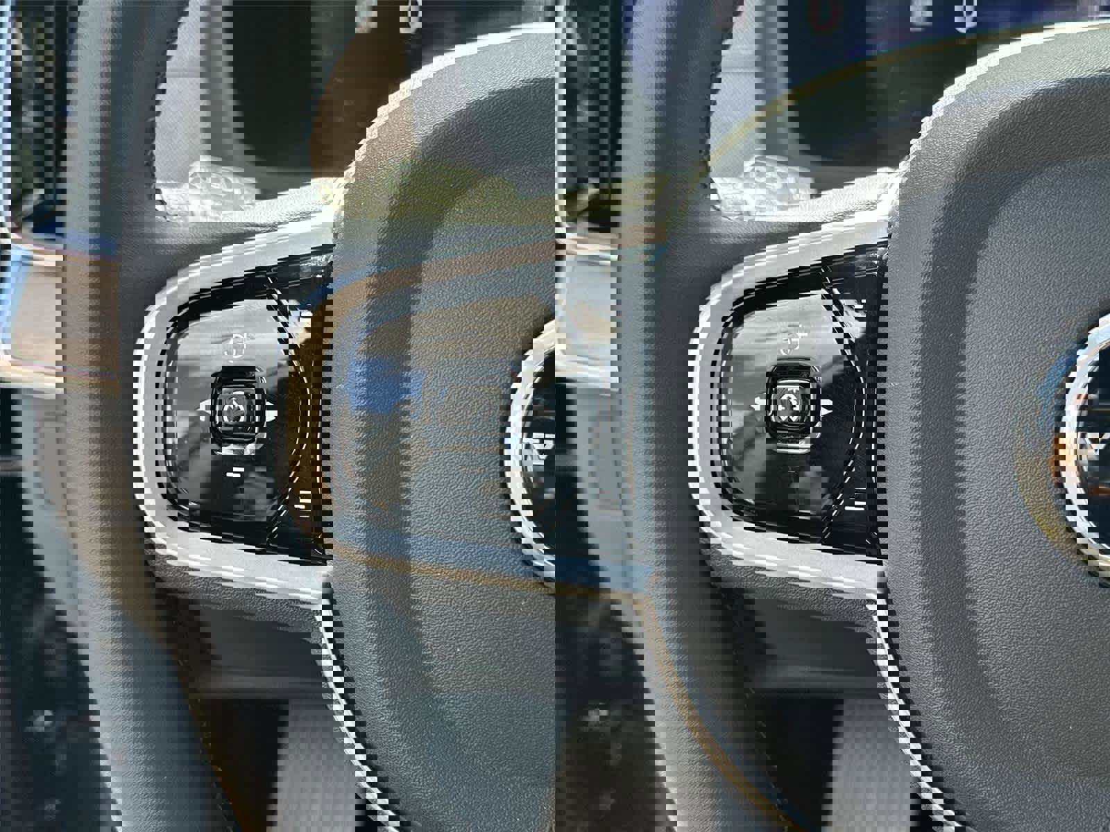 Used 2026 Volvo XC90 B6 Plus image 24