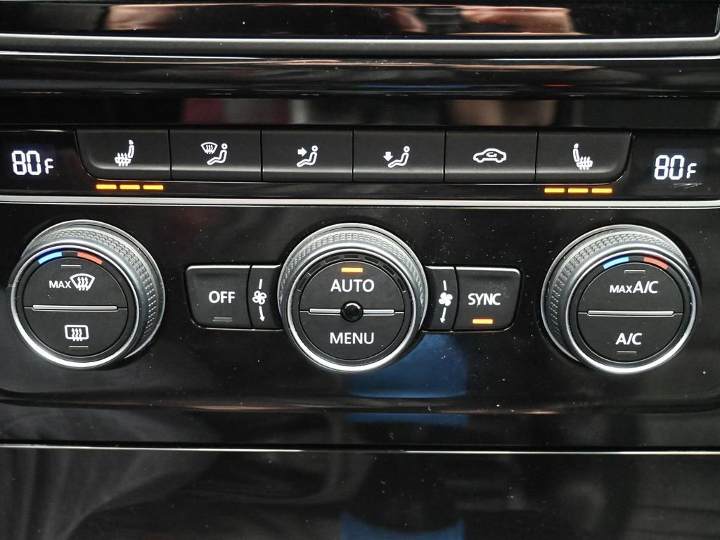 Used 2016 Volkswagen Golf R 4-Door image 16