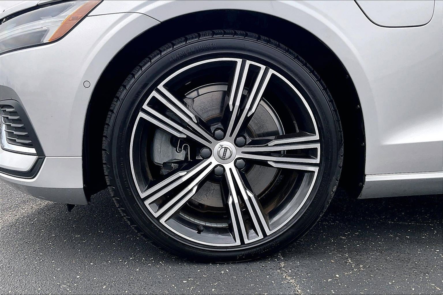 Used 2022 Volvo S60 T8 Inscription image 9