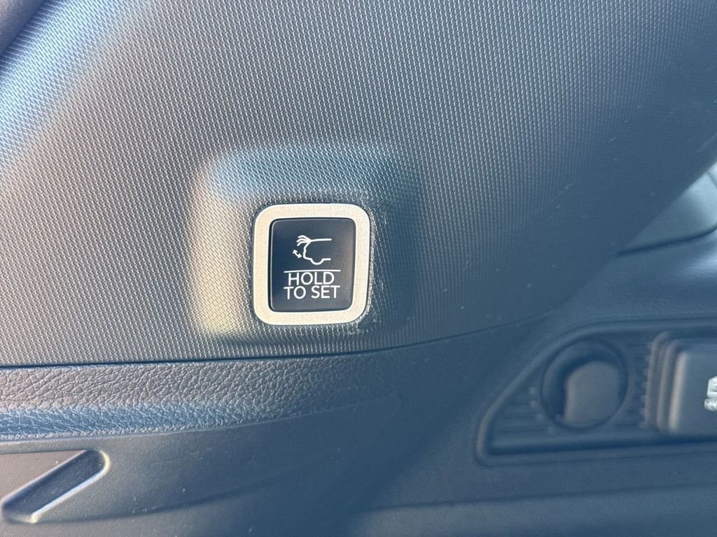 Used 2025 Jeep Grand Cherokee Altitude AWD/4WD image 18
