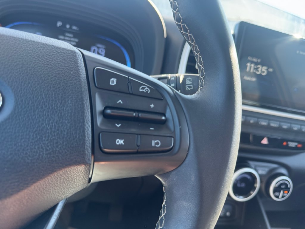 Used 2025 Hyundai Venue Limited FWD image 27