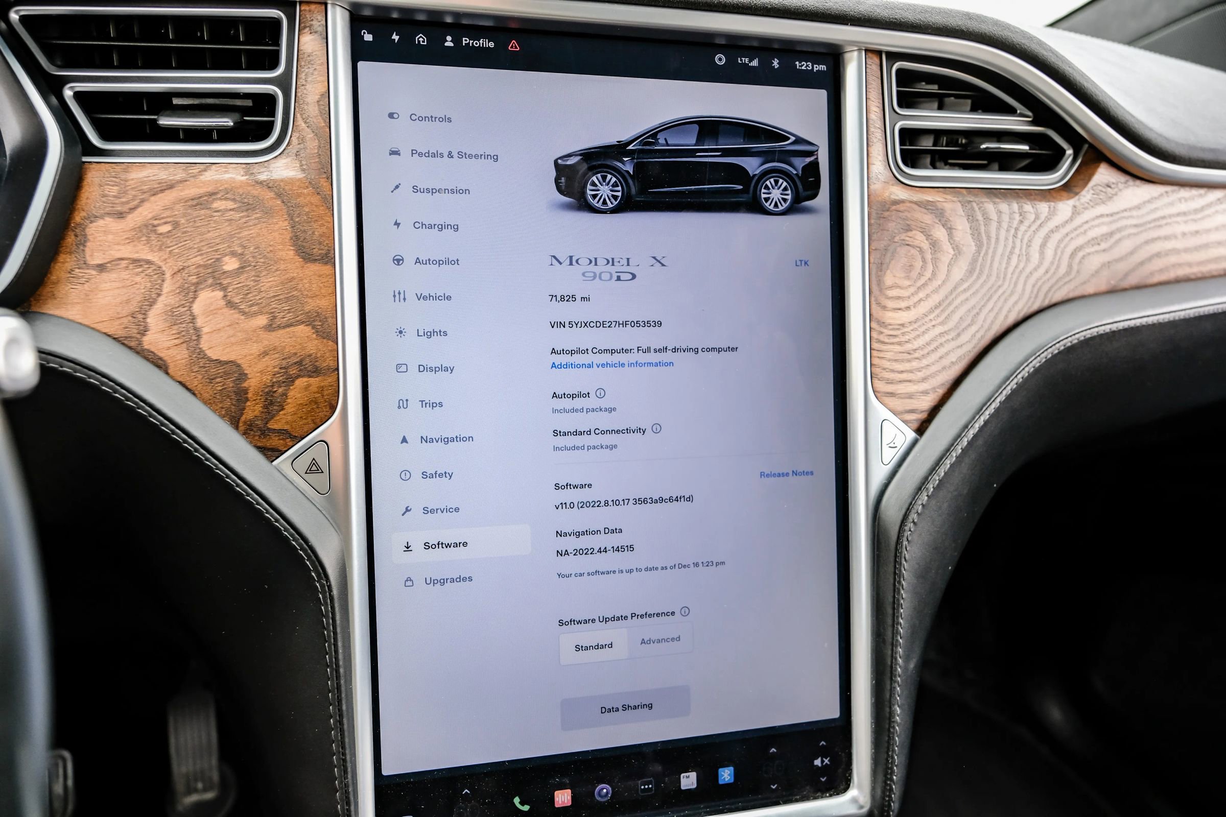 Used 2017 Tesla Model X 90D image 23