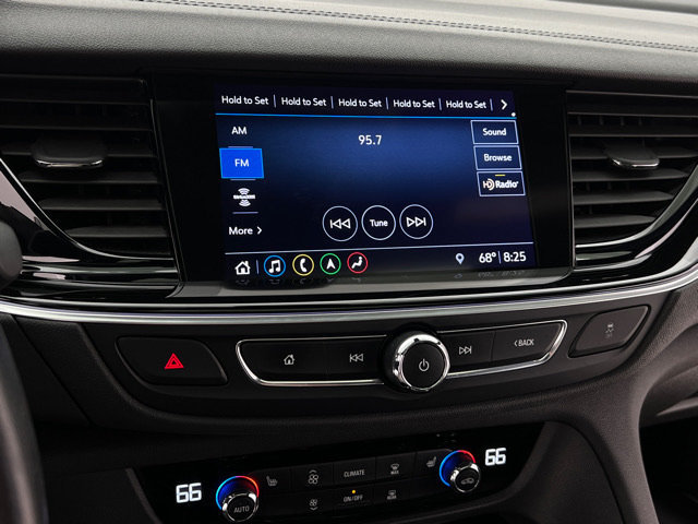 Used 2019 Buick Regal Avenir w/ Driver Confidence Package II FWD image 20