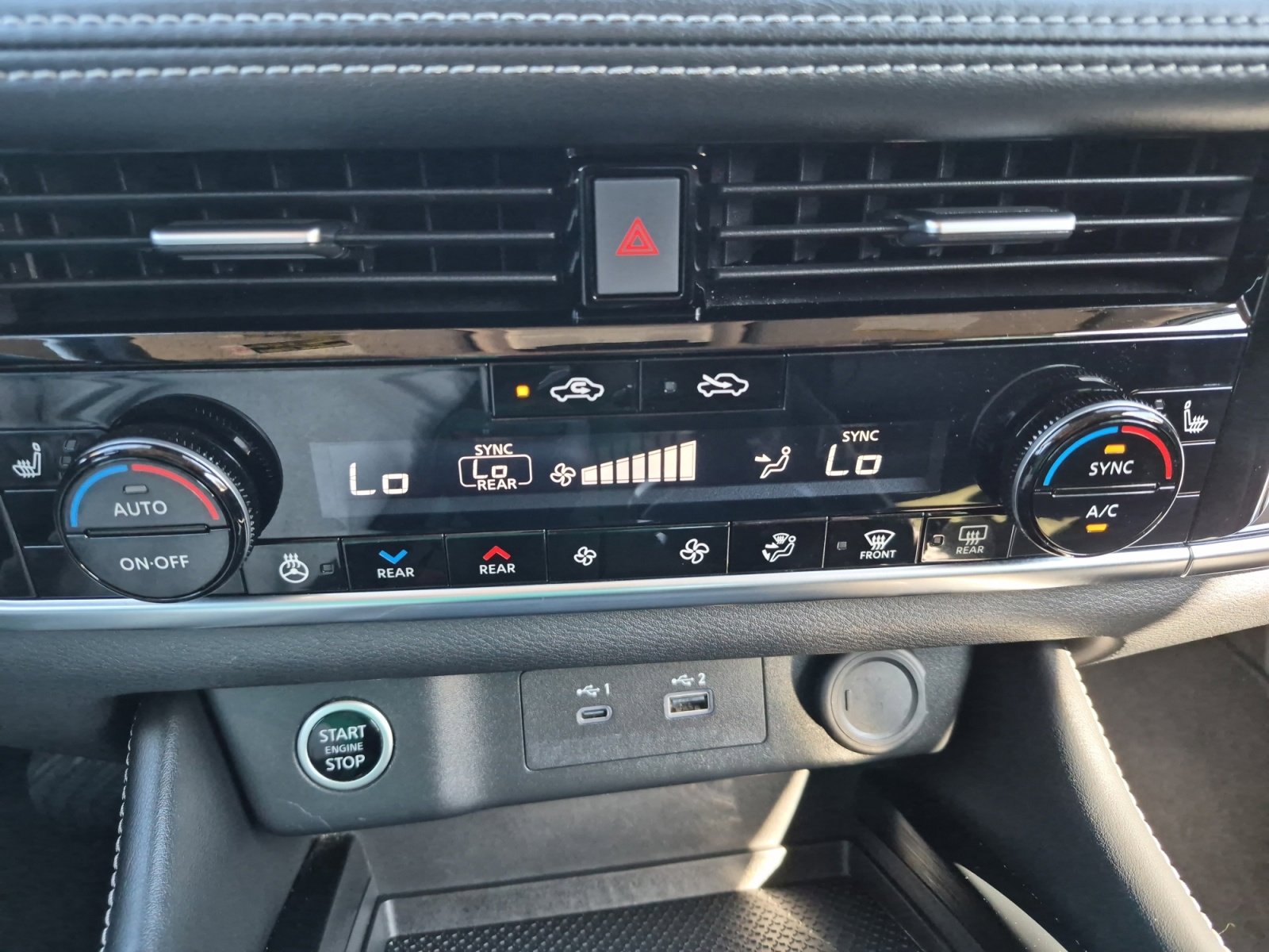 Used 2023 Nissan Rogue SL w/ SL Premium Package image 18