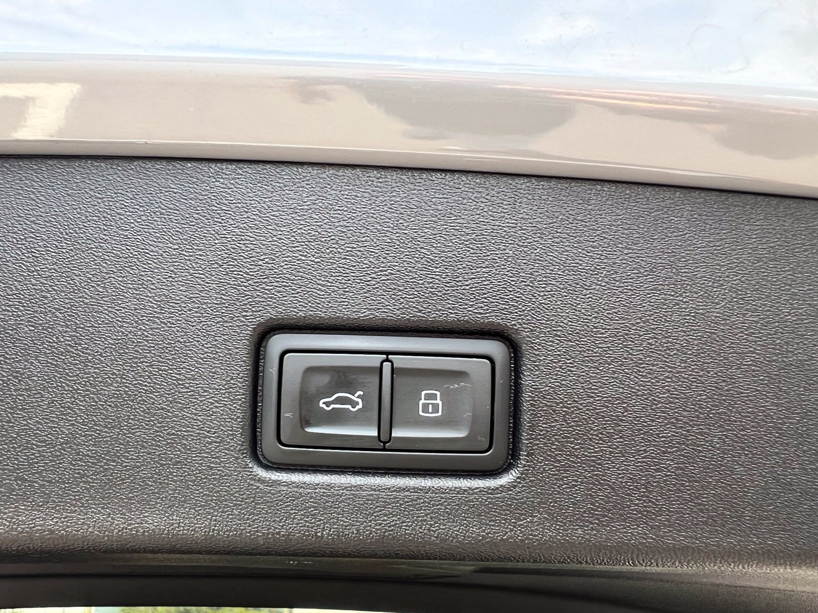Used 2024 Audi Q4 e-tron Premium Plus RWD image 24