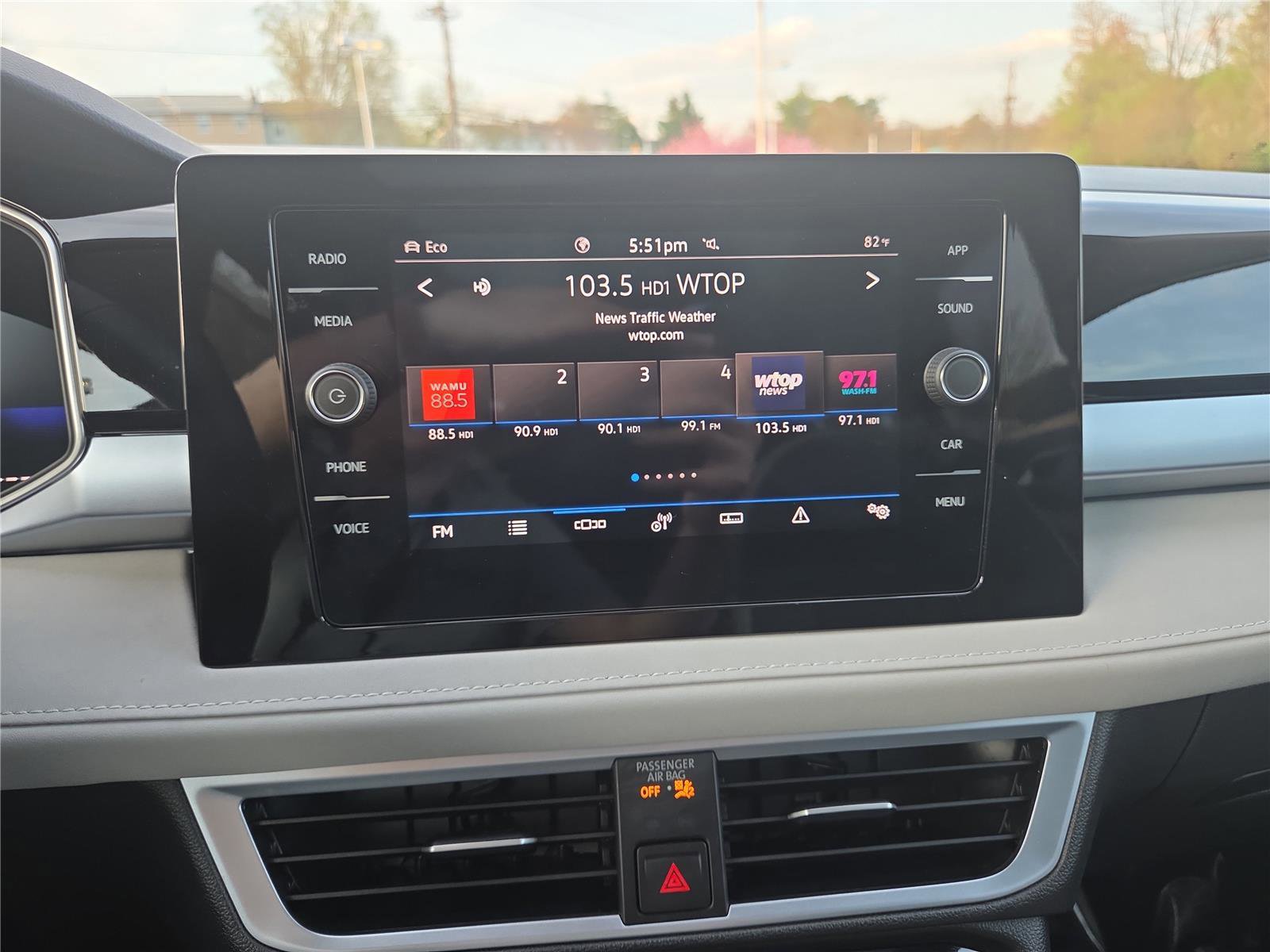 Used 2025 Volkswagen Taos SE w/ Panoramic Sunroof Package image 19