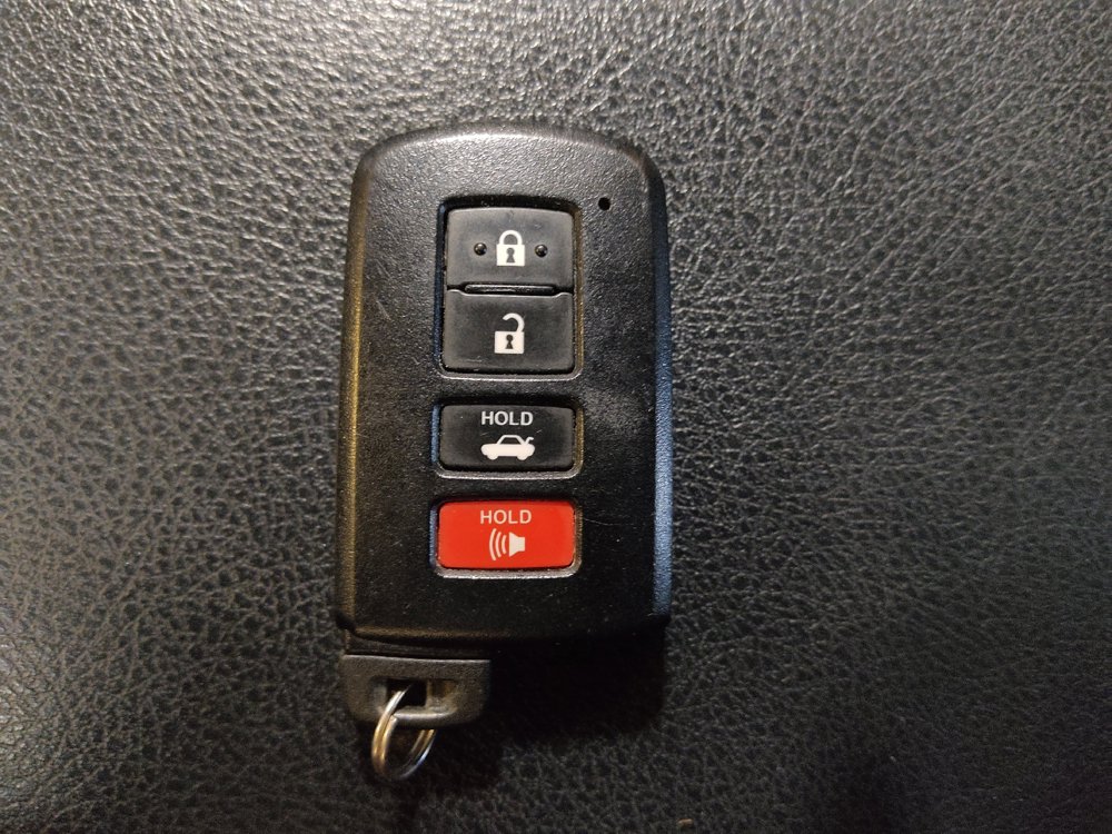 Used 2016 Toyota Camry XSE FWD image 32