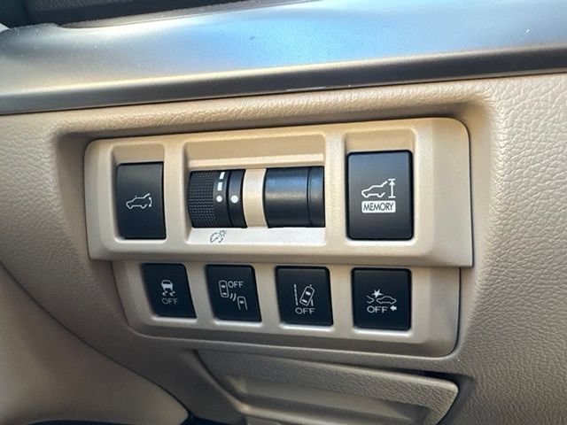 Used 2018 Subaru Outback 2.5i Limited AWD/4WD image 12