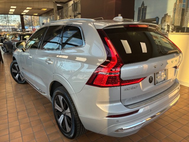 Used 2023 Volvo XC60 T8 Core w/ Climate Package image 7