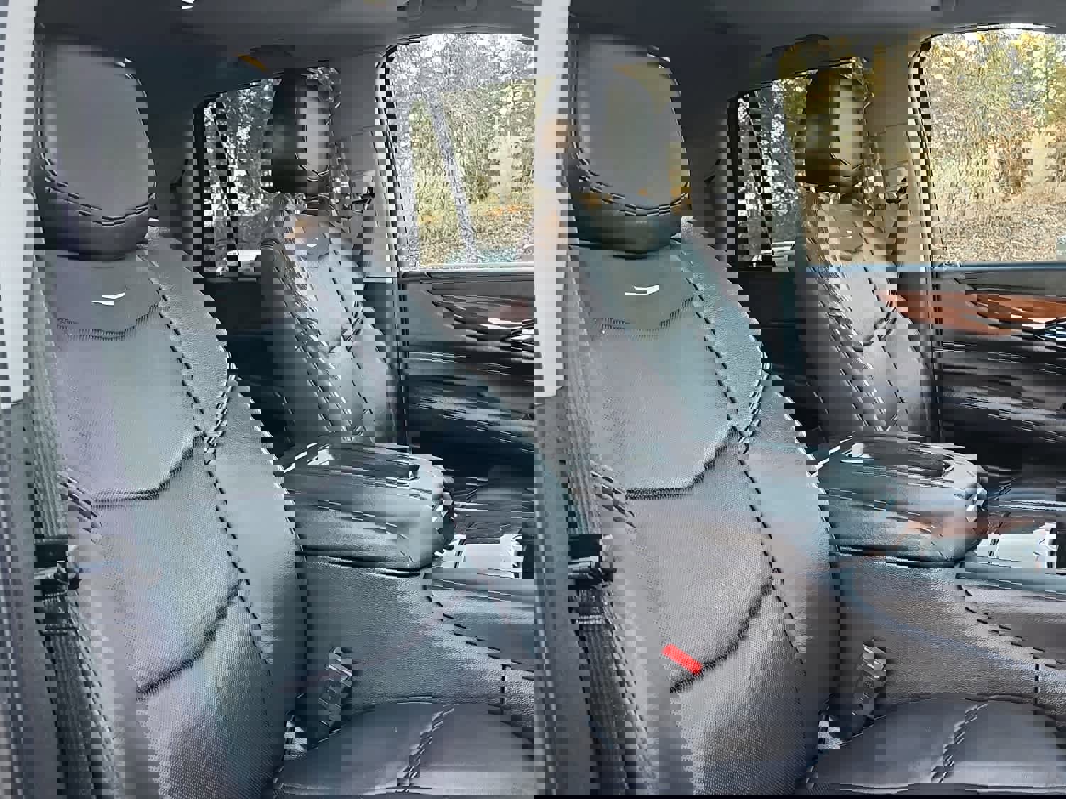 Used 2019 Cadillac Escalade Luxury w/ Escalade Sport Edition image 23