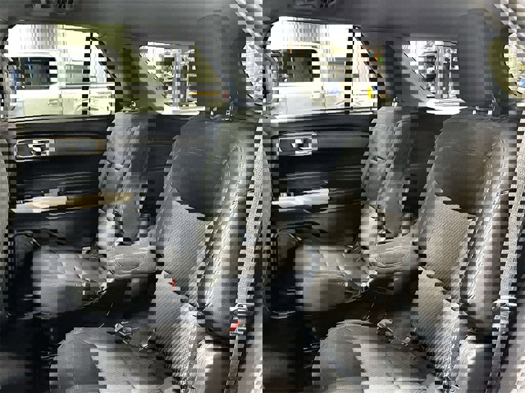 Used 2022 Ford Explorer XLT image 24
