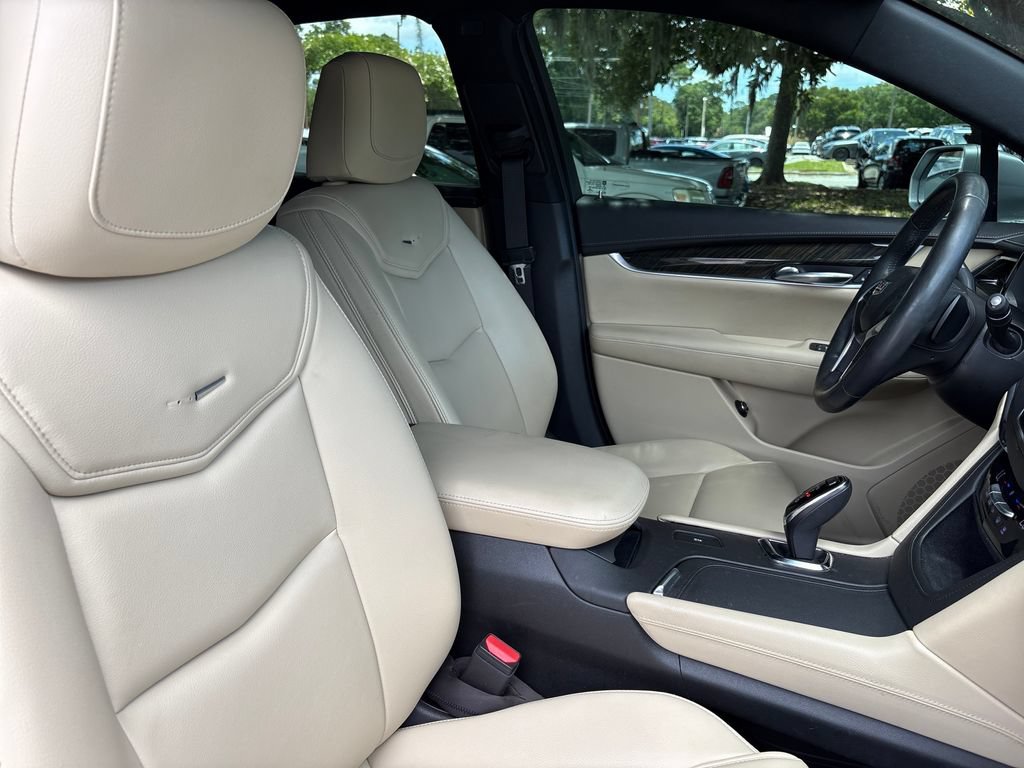 Used 2017 Cadillac XT5 FWD image 27