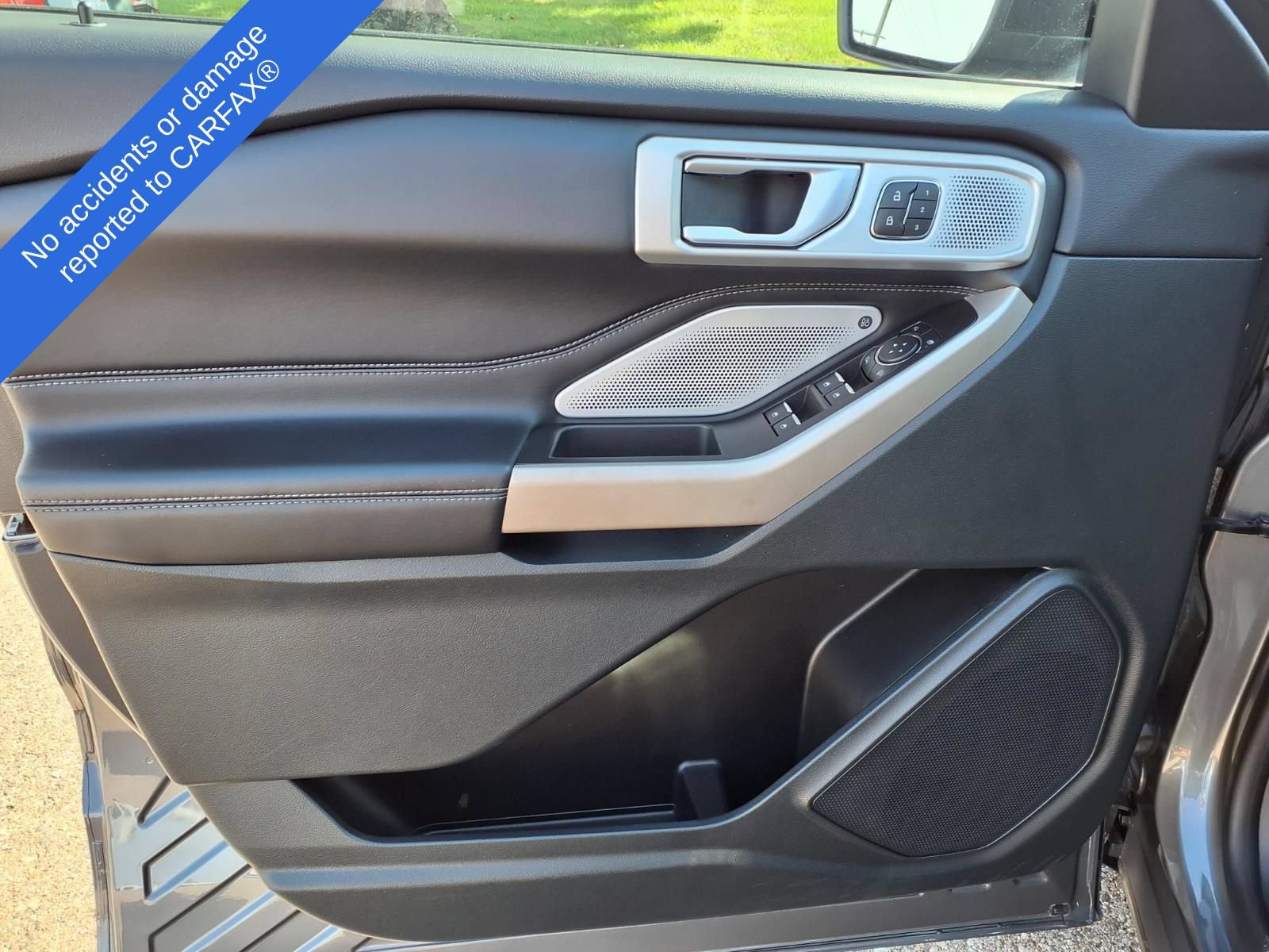 Used 2023 Ford Explorer Limited w/ Limited Technology Package AWD/4WD image 15