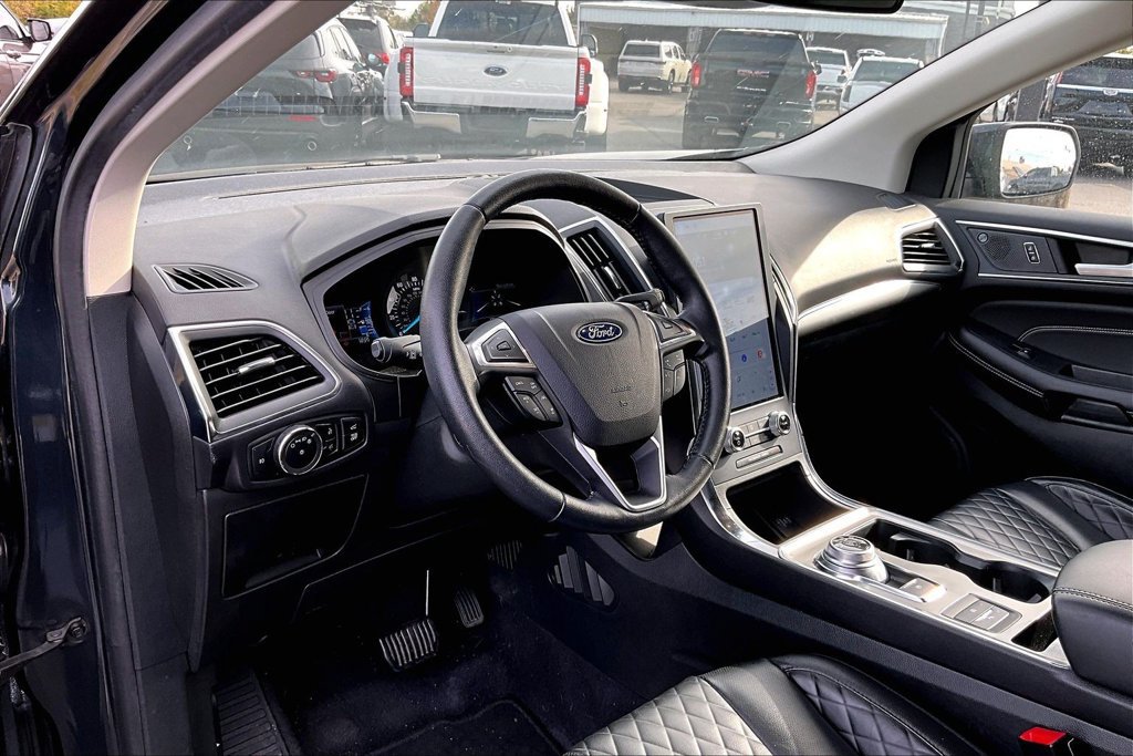 Used 2024 Ford Edge Titanium w/ Equipment Group 301A AWD/4WD image 5