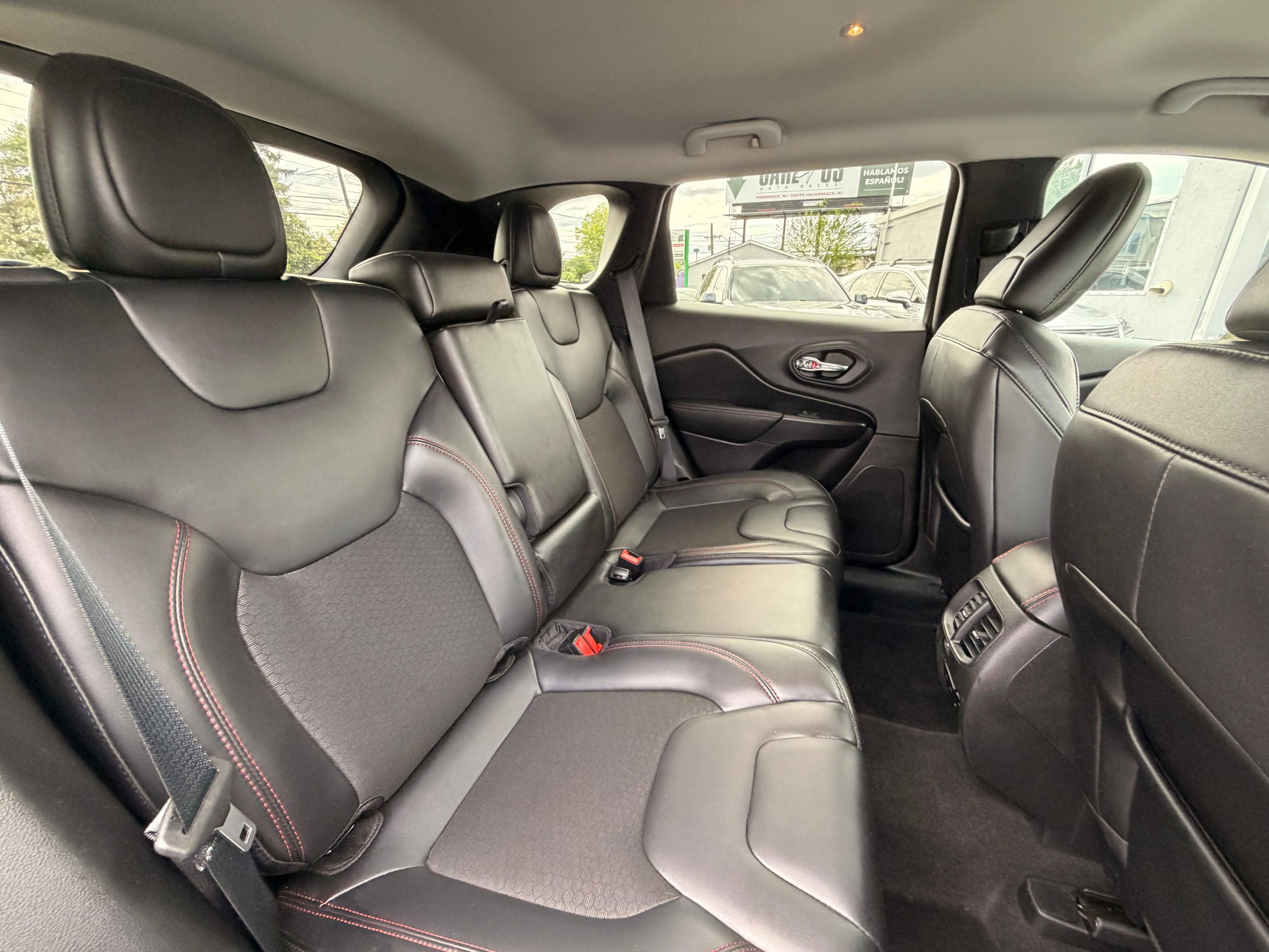 Used 2020 Jeep Cherokee Trailhawk w/ Comfort/Convenience Group AWD/4WD image 29