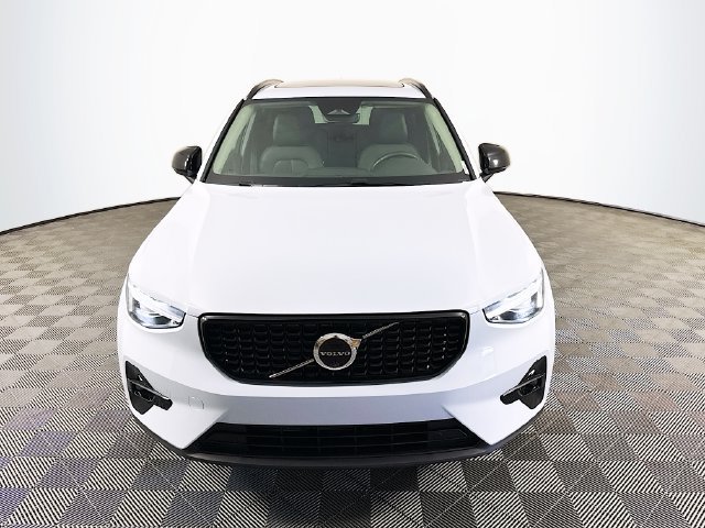 Used 2026 Volvo XC40 B5 Plus AWD/4WD image 2