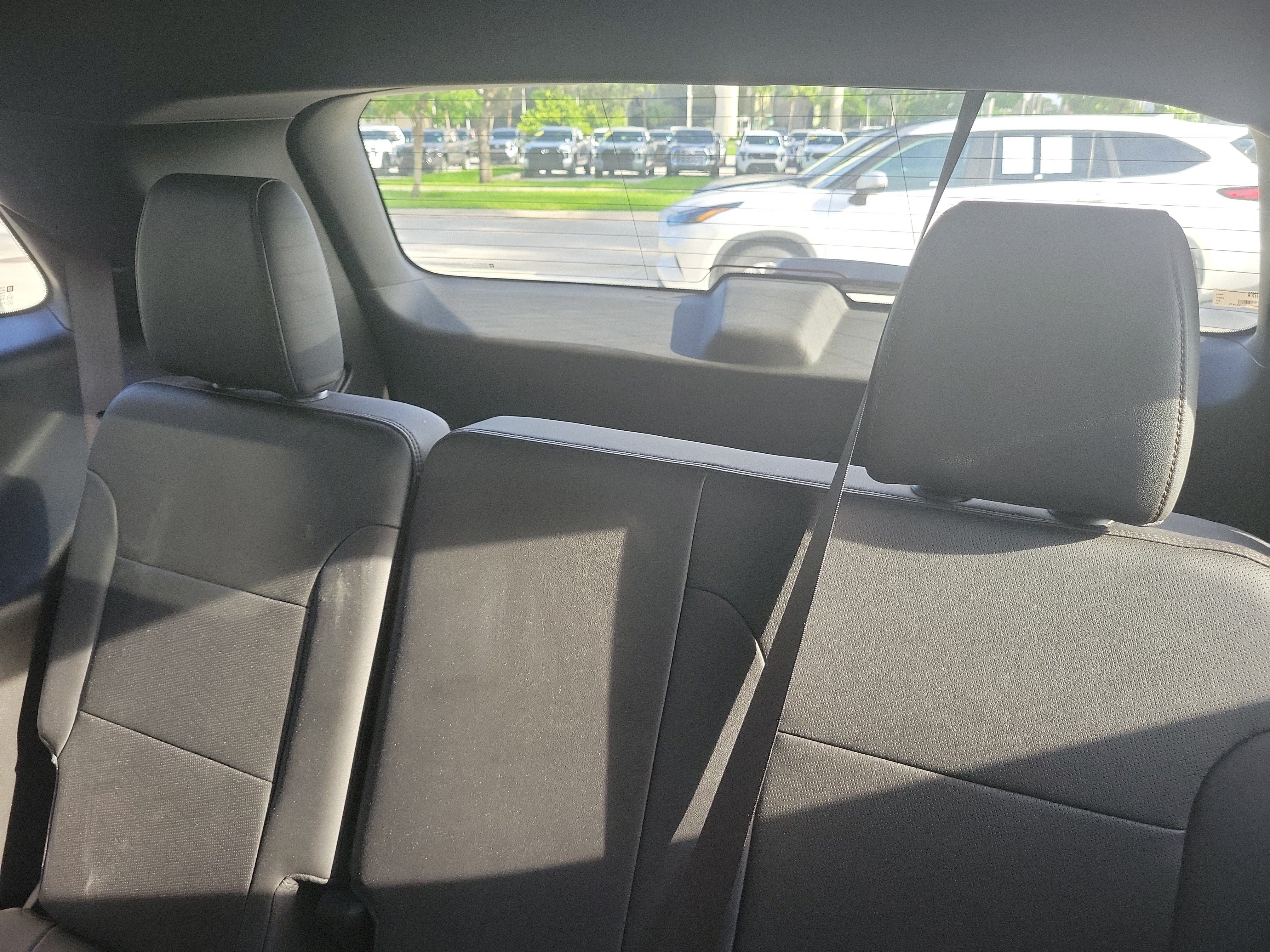 Used 2023 Chevrolet Traverse High Country FWD image 14