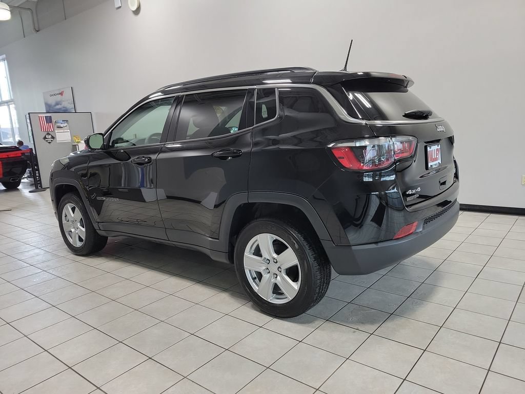 Certified 2022 Jeep Compass Latitude w/ Sun and Sound Group AWD/4WD image 9